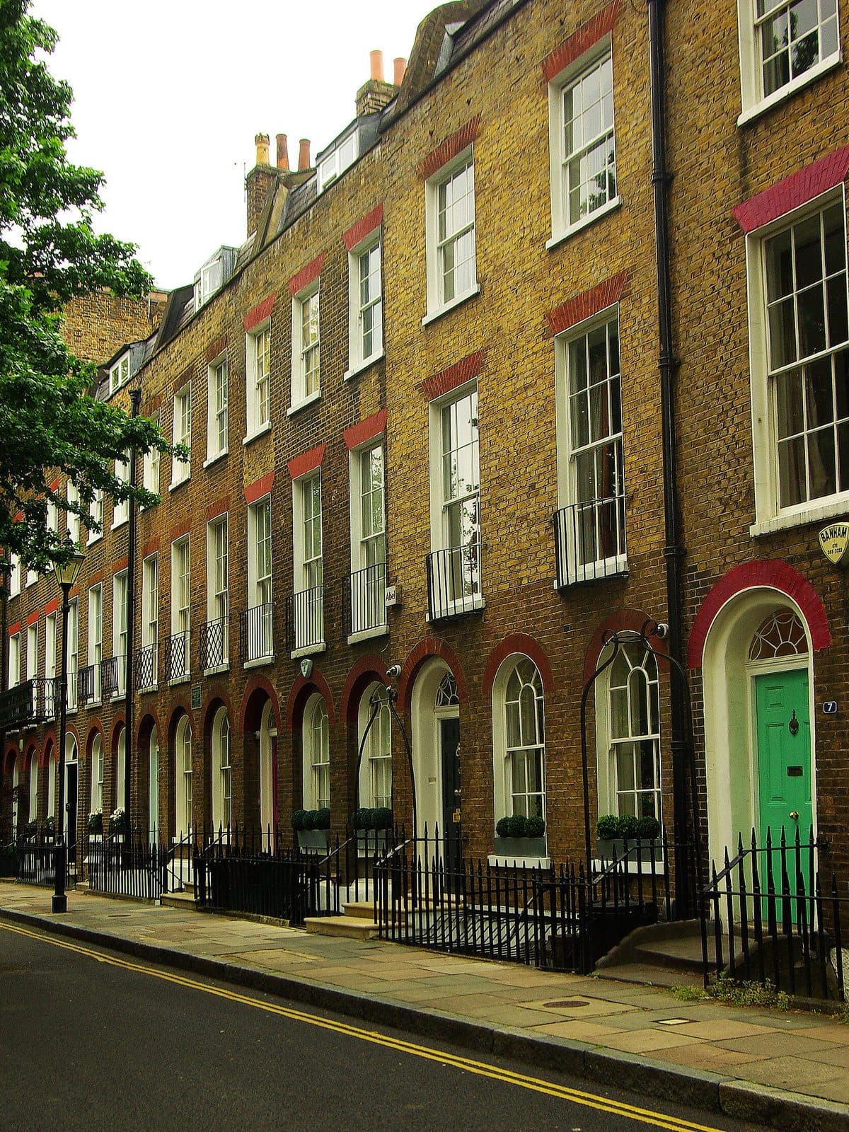 A Georgian brick terrace with arched doorways on Duncan Terrace, Islington